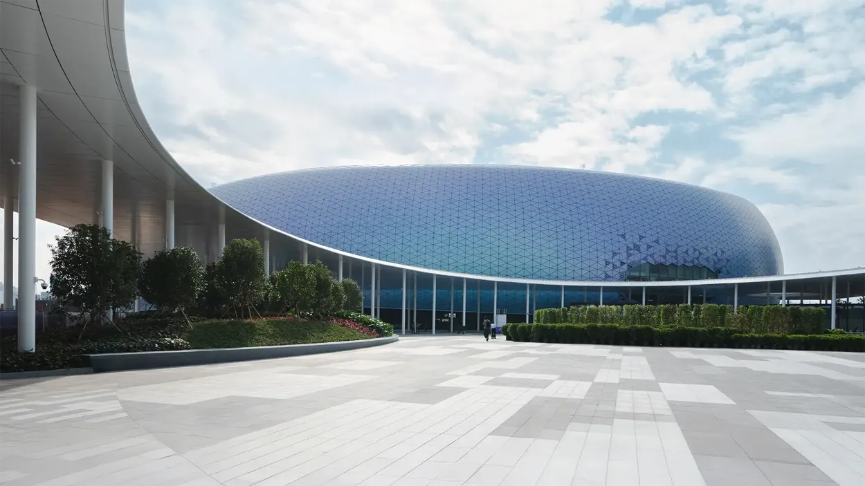 A large building with a glass front.